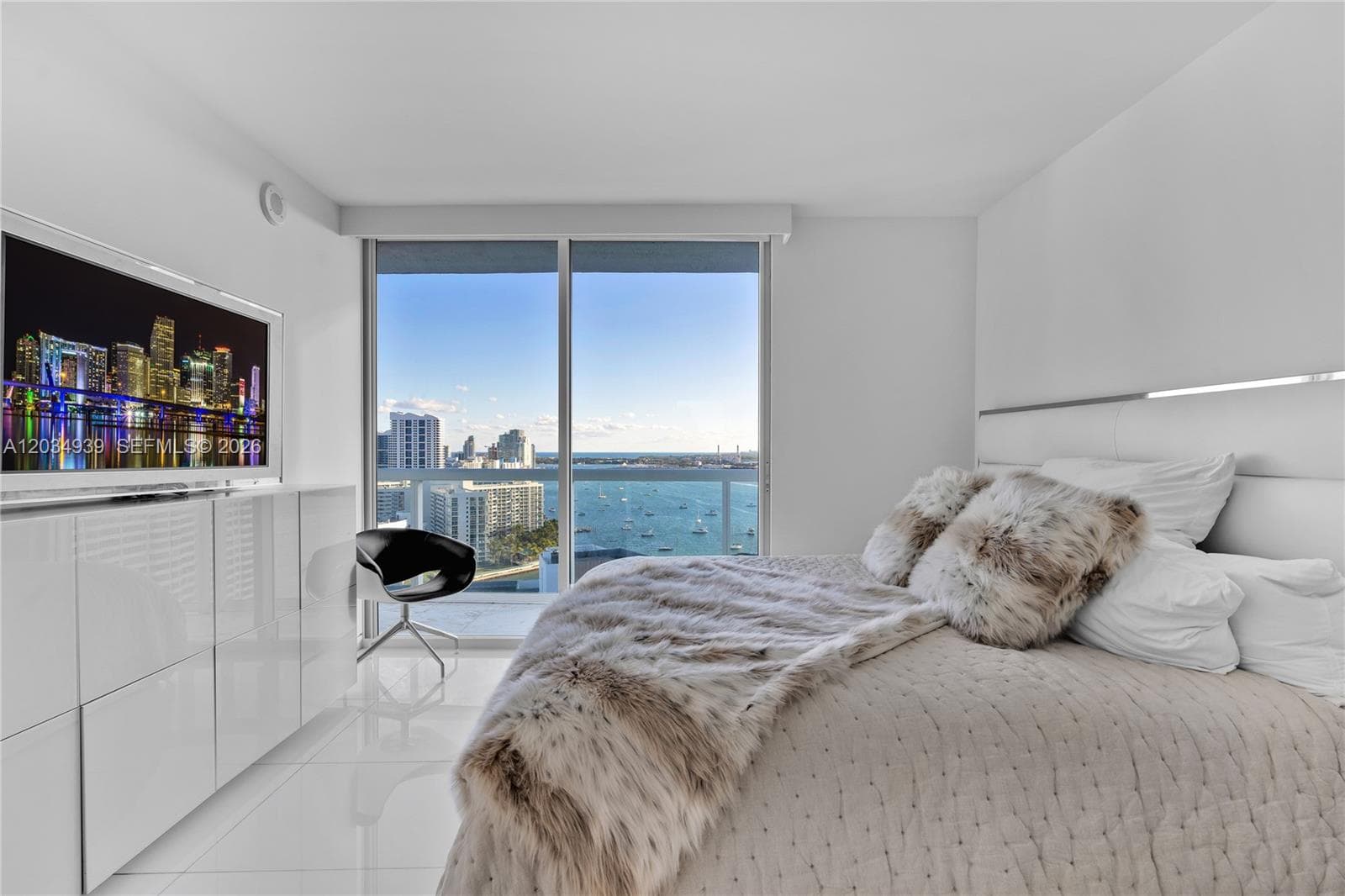 A12034939 — Miami Beach — 27