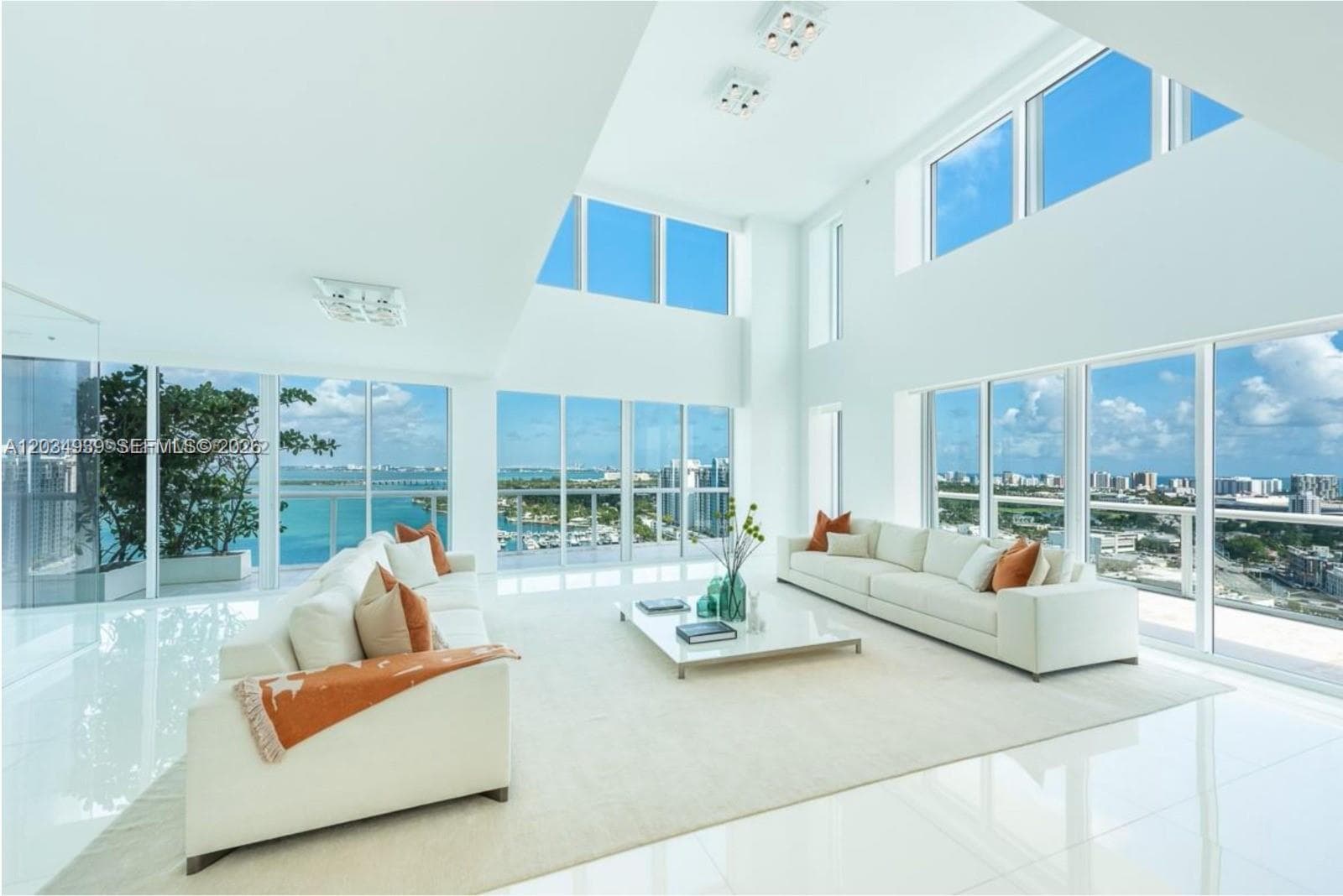 A12034939 — Miami Beach — 42