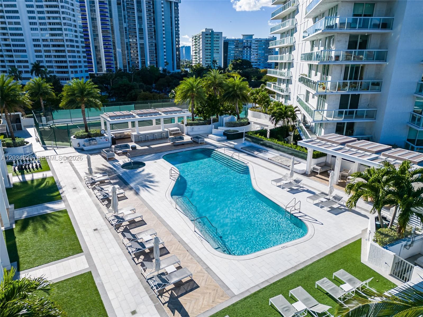 A12034939 — Miami Beach — 5