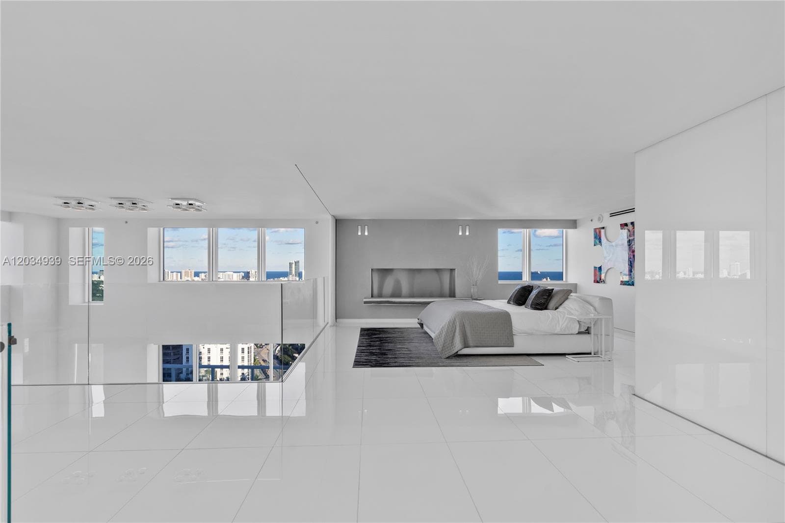A12034939 — Miami Beach — 30