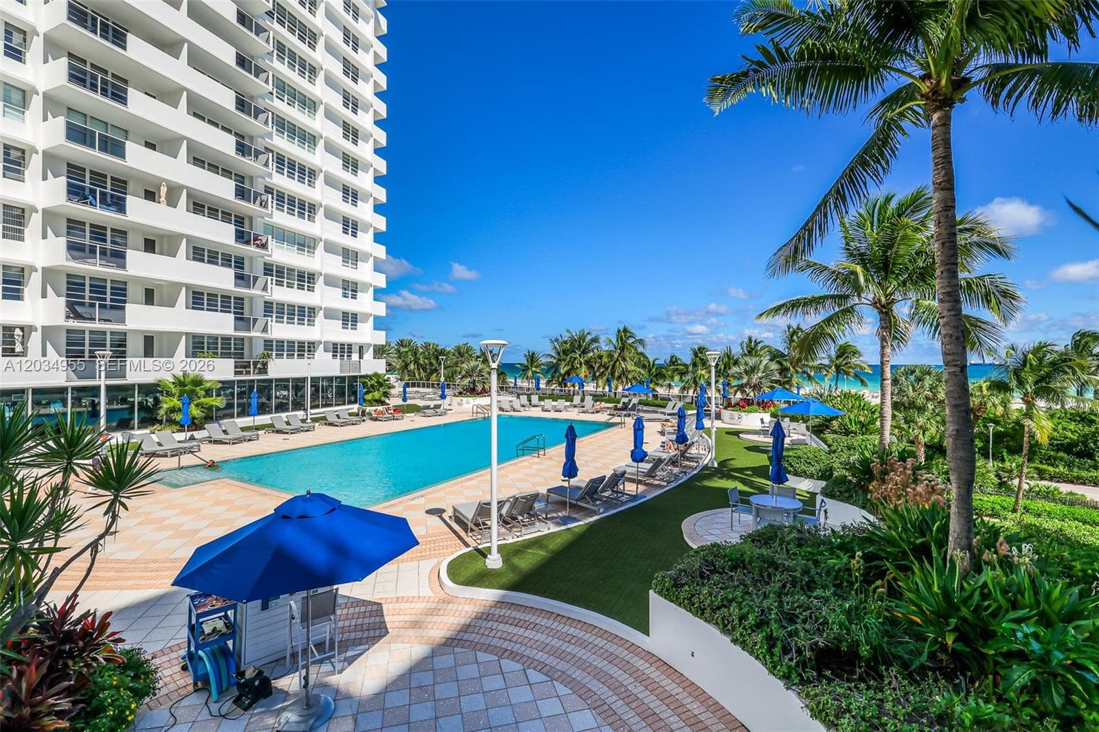 A12034955 — Miami Beach — 32