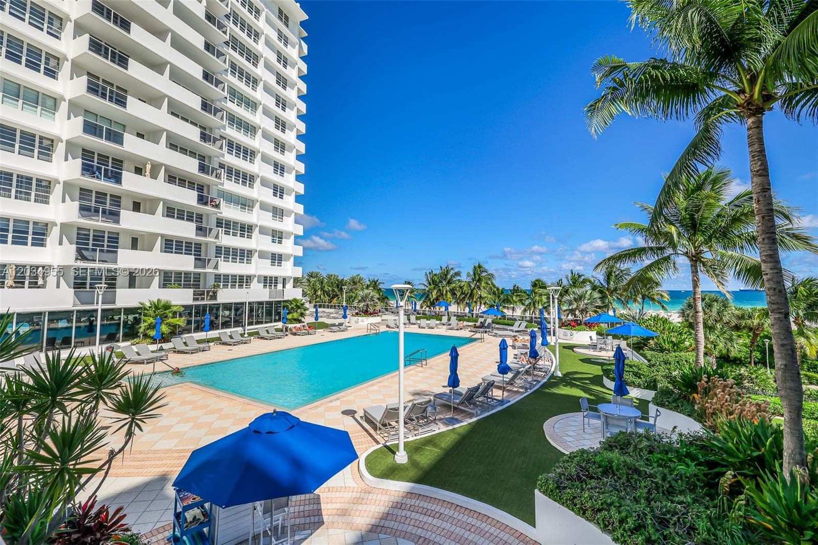 A12034955 — Miami Beach — 30