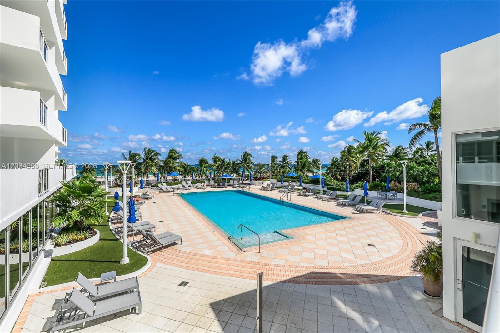 A12034955 — Miami Beach — 33