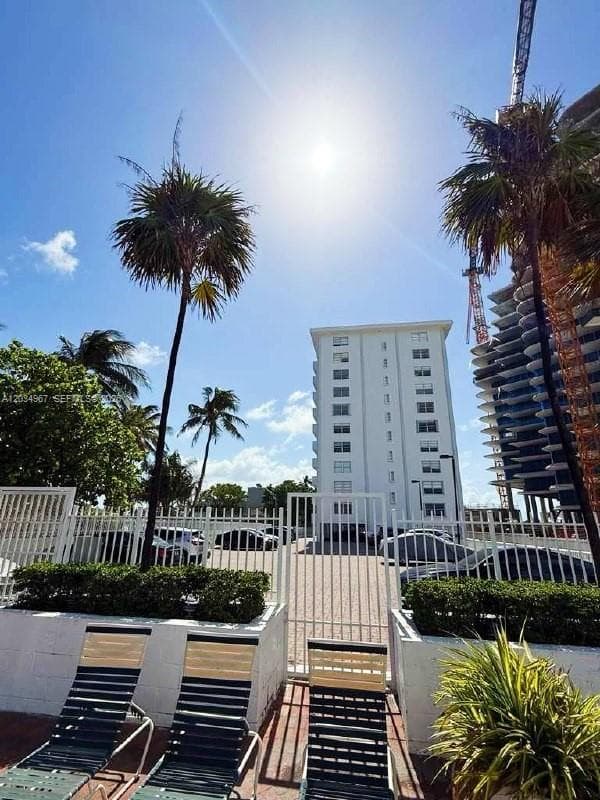 A12034967 — Miami Beach — 23