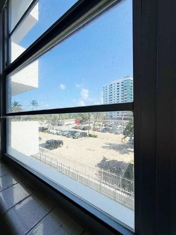 A12034967 — Miami Beach — 18
