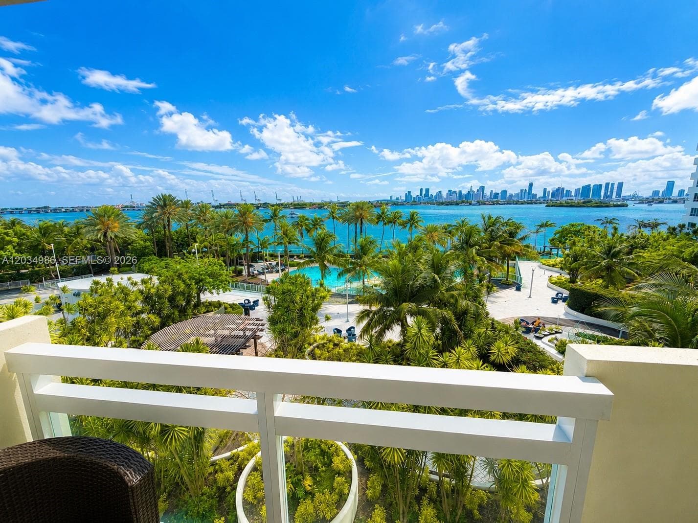 A12034986 — Miami Beach