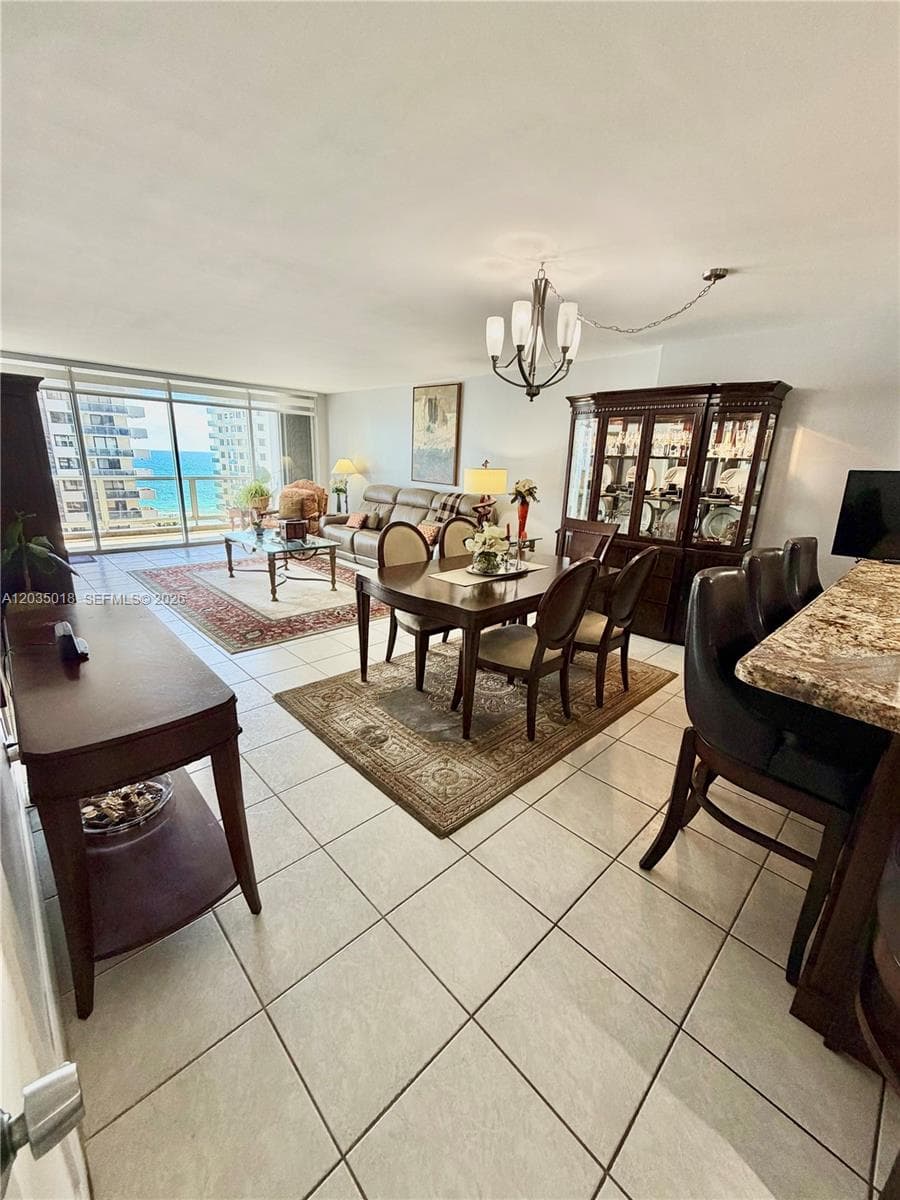 A12035018 — Miami Beach — 10