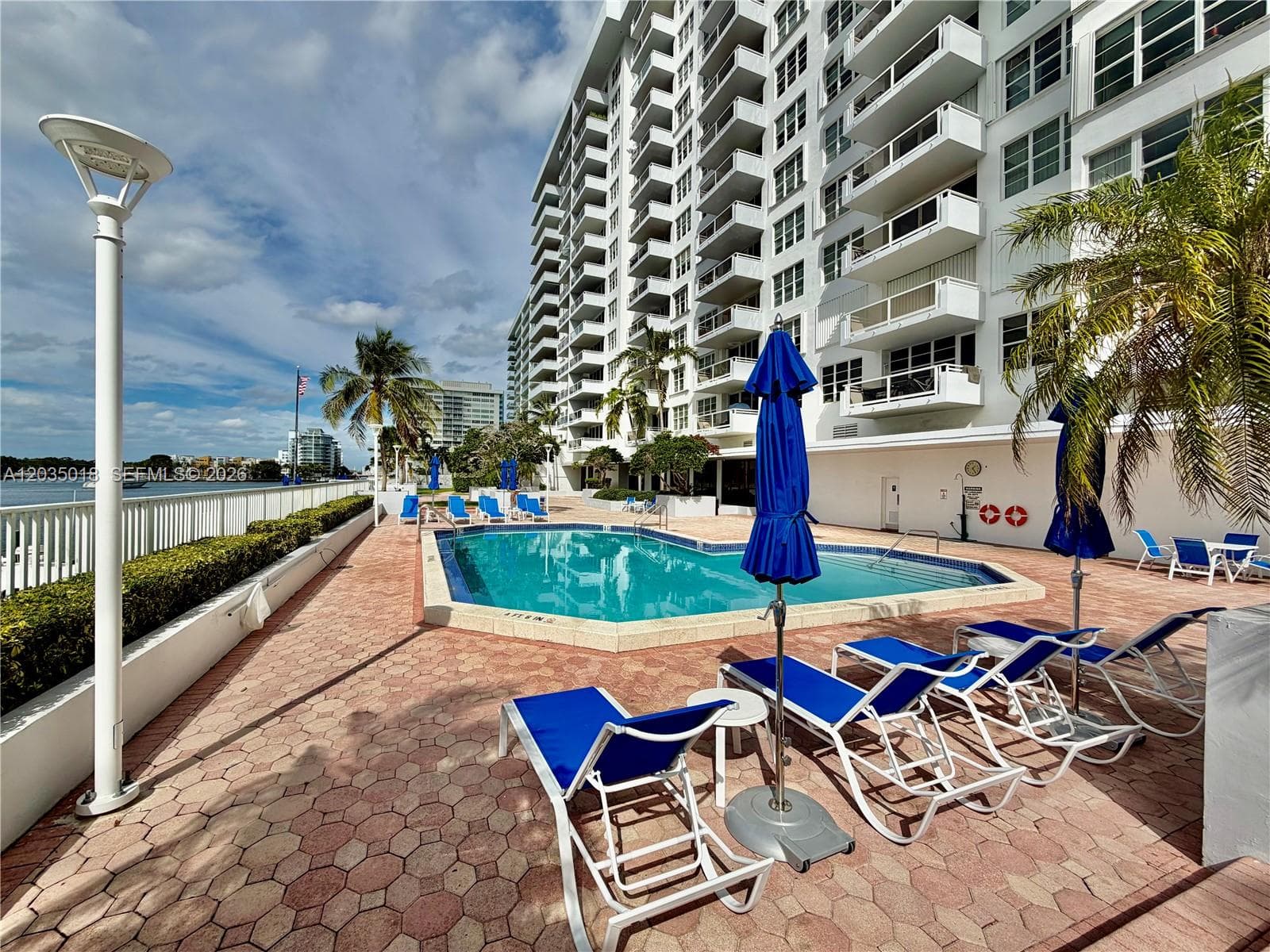 A12035018 — Miami Beach — 4