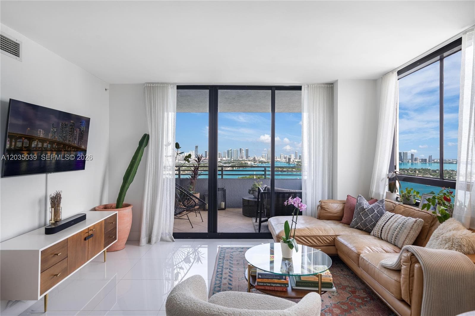 A12035039 — Miami Beach — 2