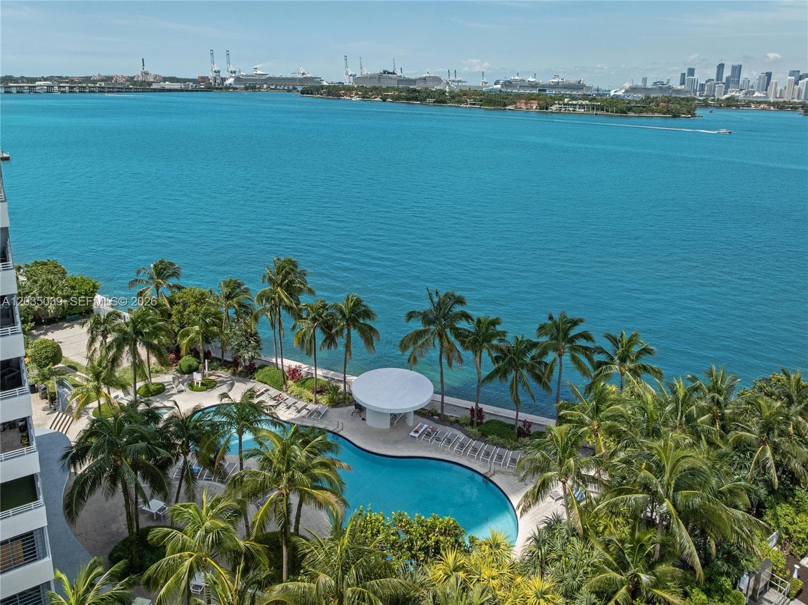 A12035039 — Miami Beach — 47