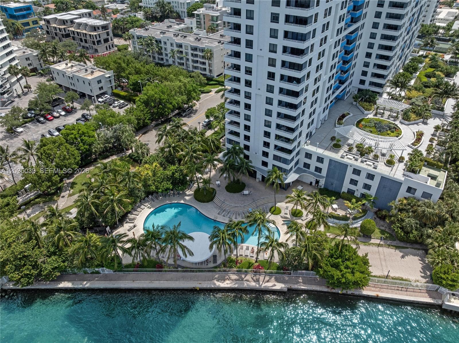 A12035039 — Miami Beach — 43