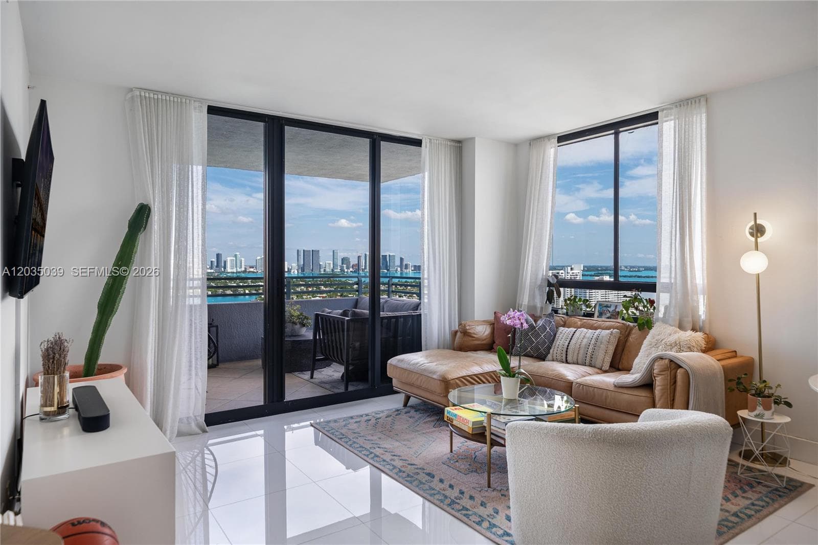 A12035039 — Miami Beach