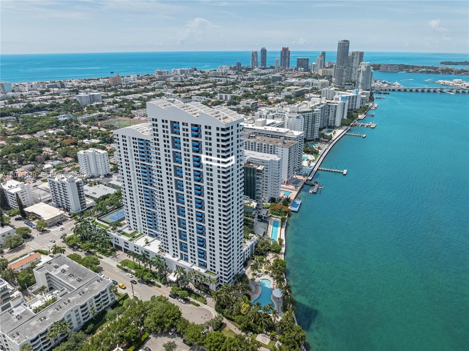 A12035039 — Miami Beach — 41