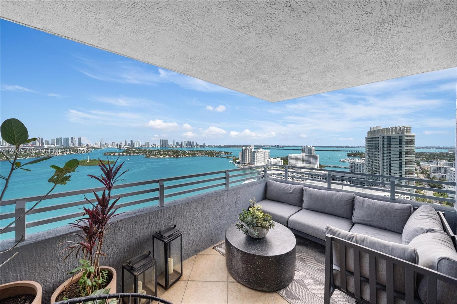 A12035039 — Miami Beach — 15