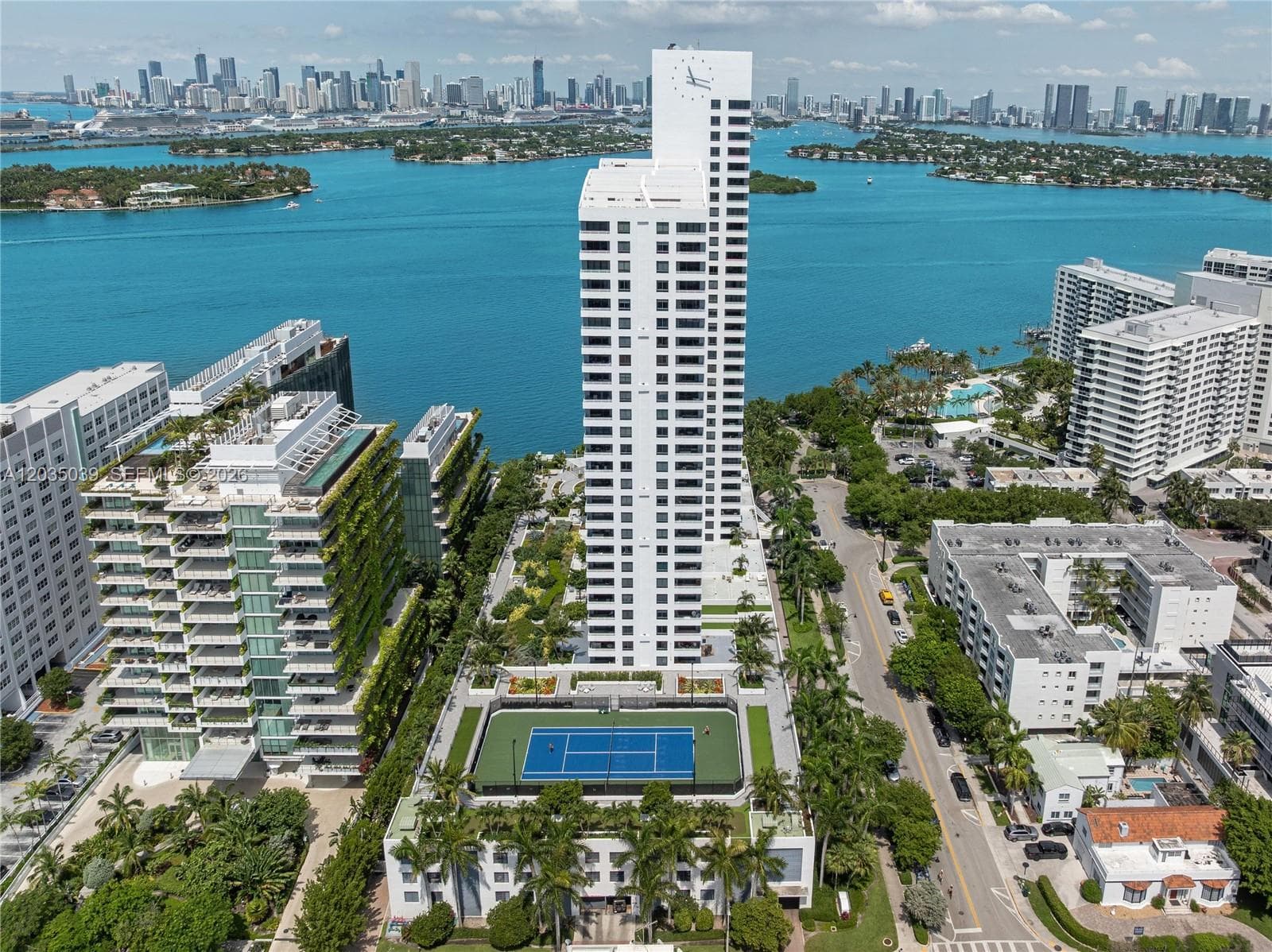 A12035039 — Miami Beach — 39