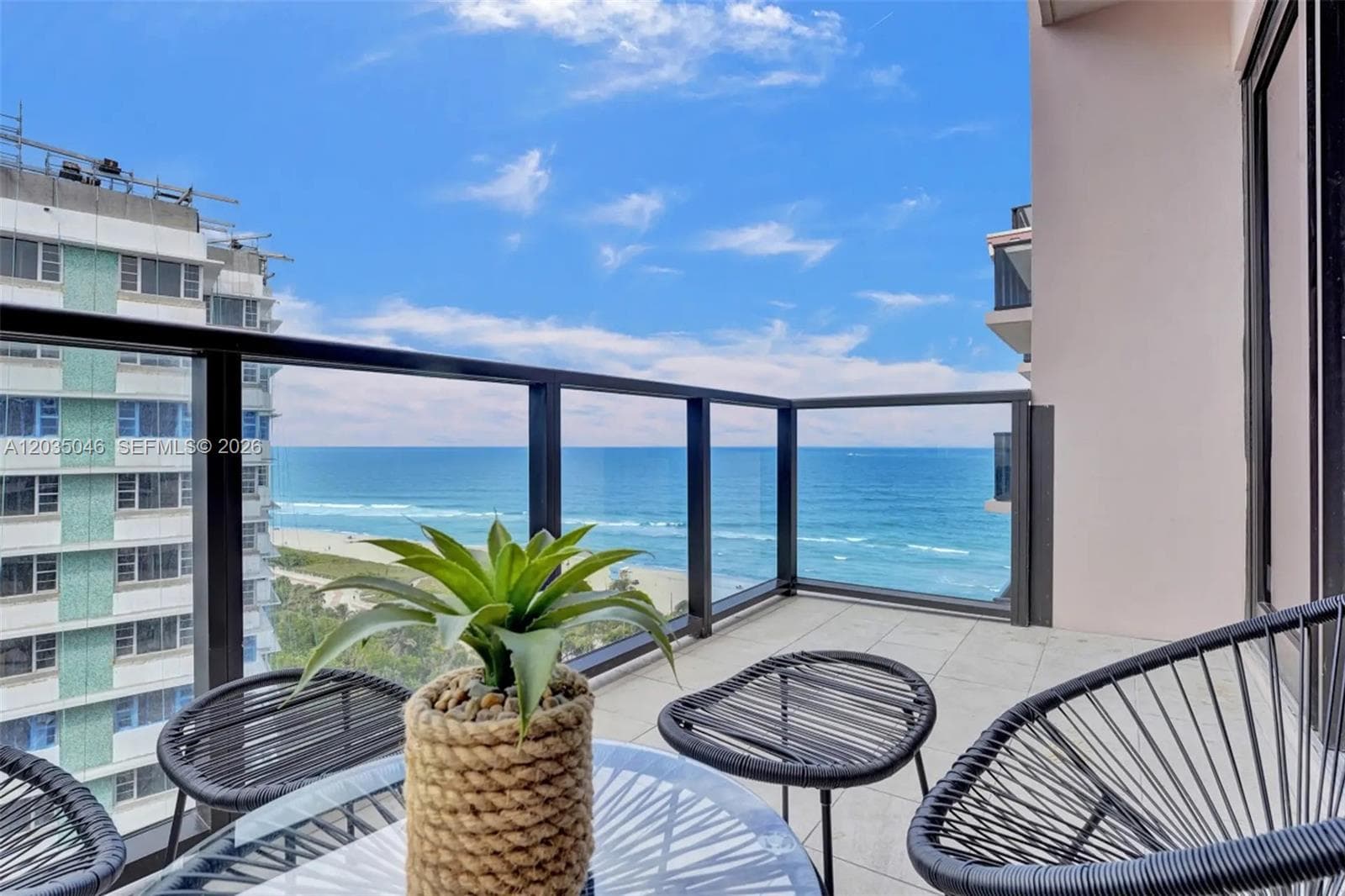 A12035046 — Miami Beach