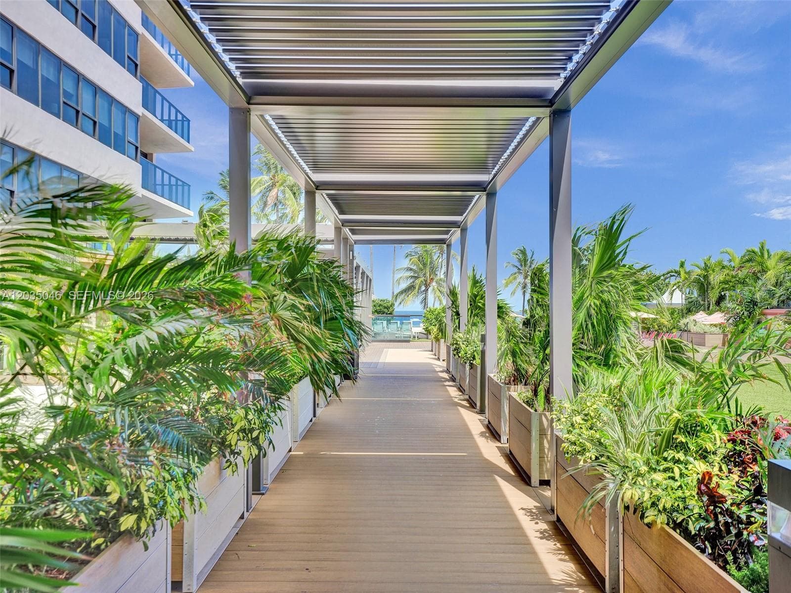 A12035046 — Miami Beach — 24