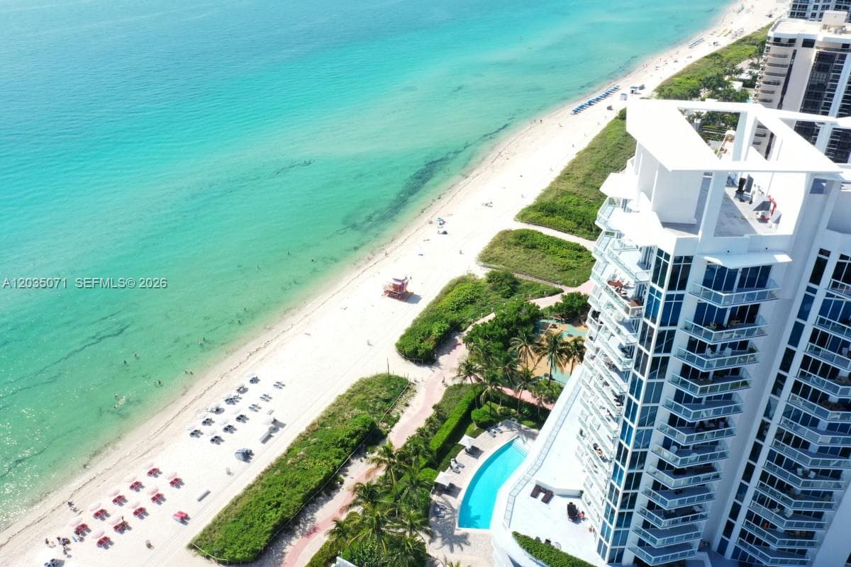 A12035071 — Miami Beach — 35