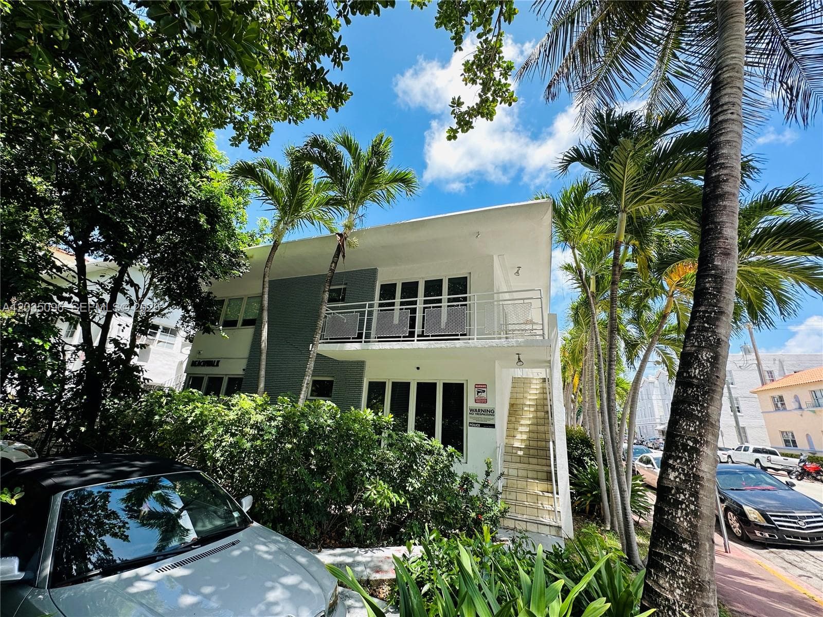 A12035096 — Miami Beach — 19