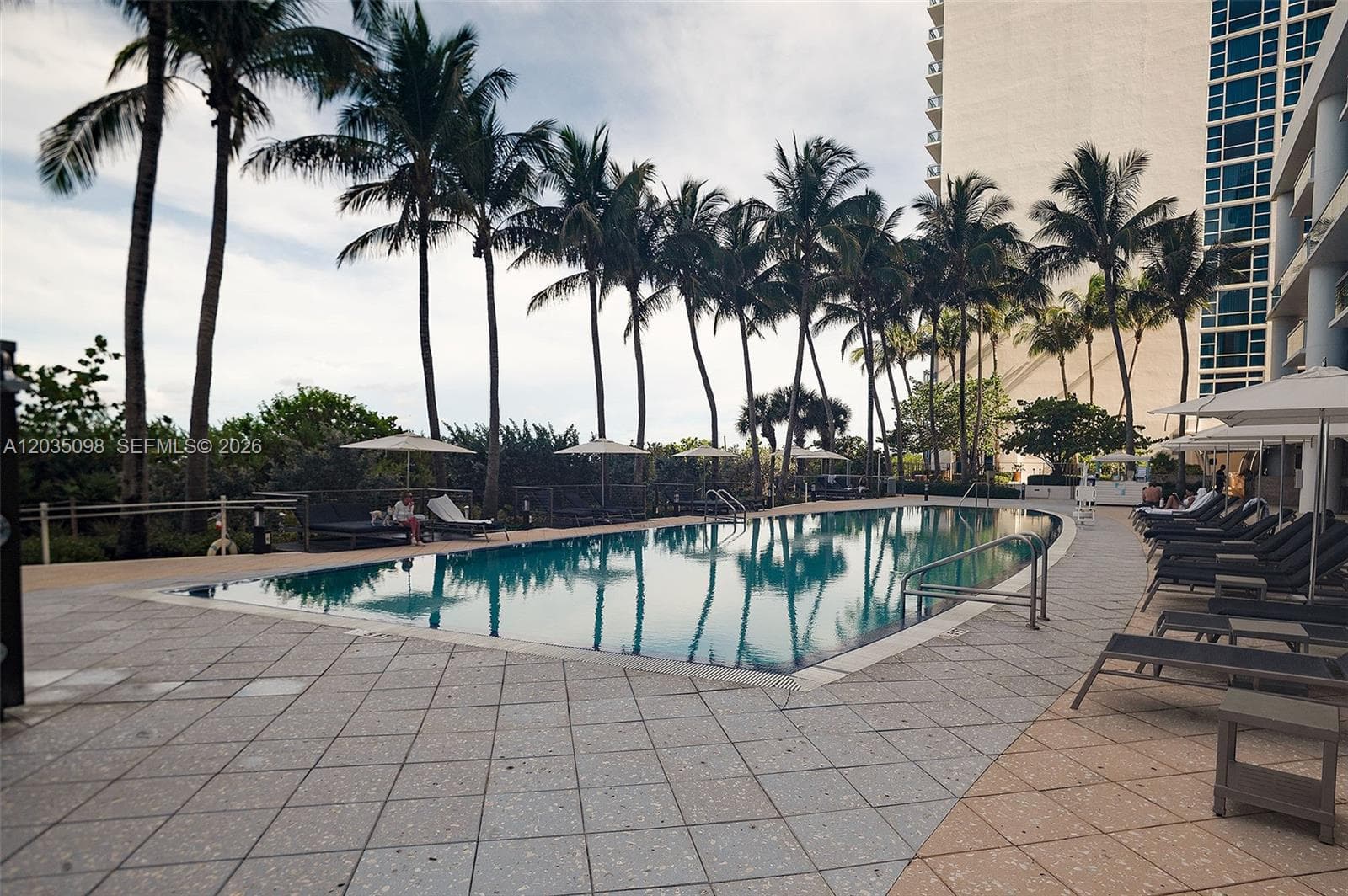 A12035098 — Miami Beach — 46