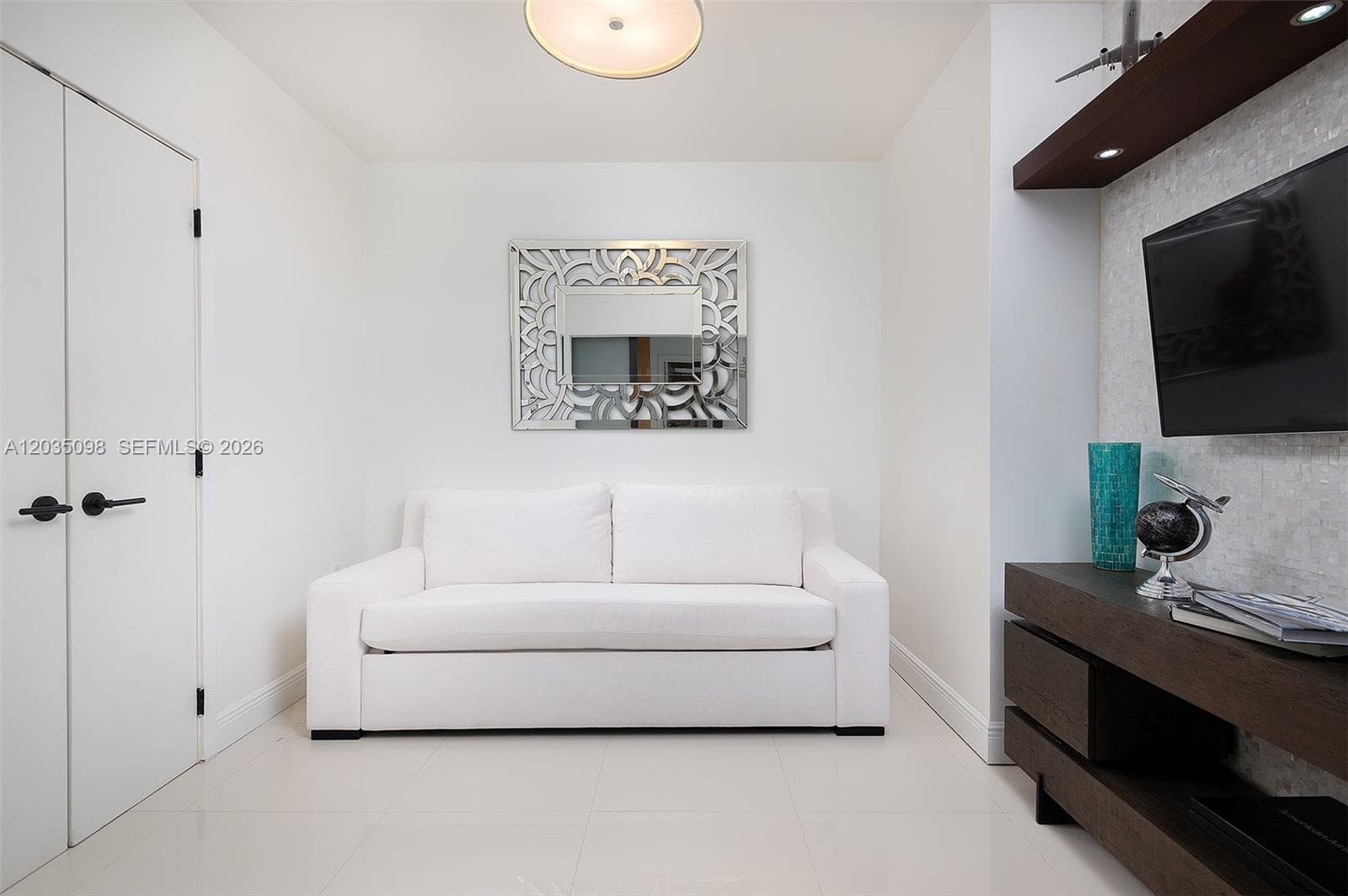 A12035098 — Miami Beach — 17