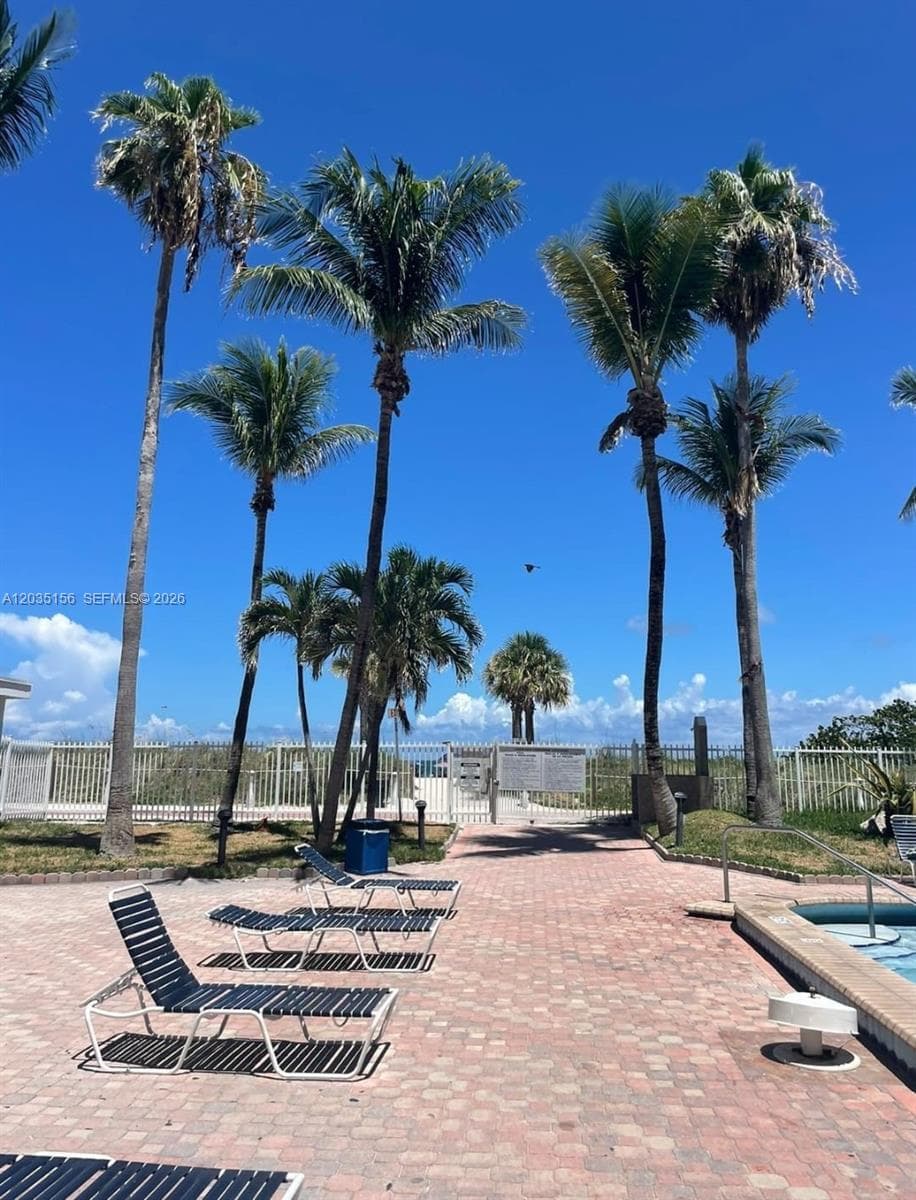 A12035156 — Miami Beach — 23