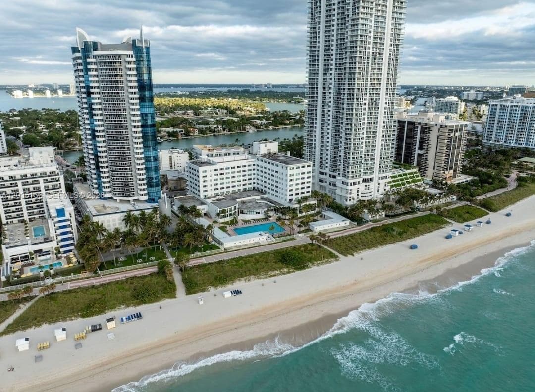 A12035156 — Miami Beach — 5