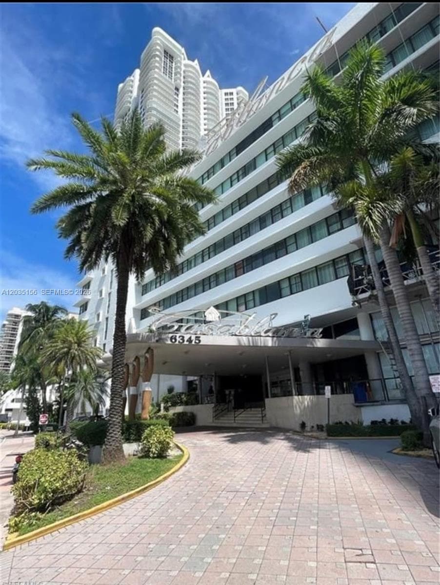A12035156 — Miami Beach — 34