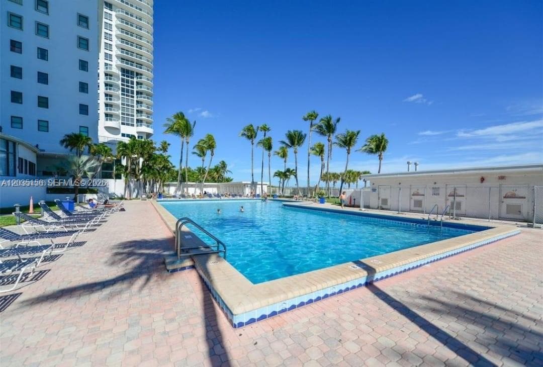 A12035156 — Miami Beach — 31