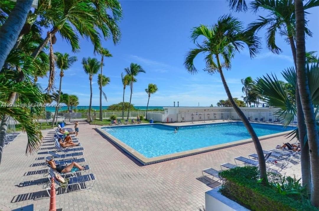 A12035156 — Miami Beach — 21