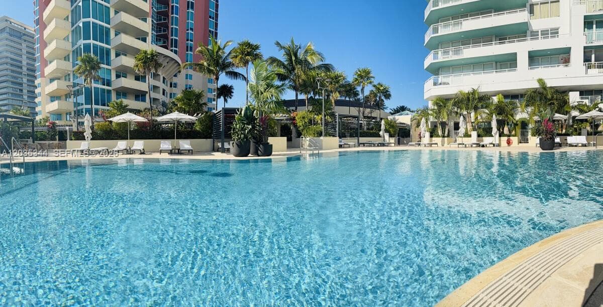 A12035344 — Miami Beach — 18