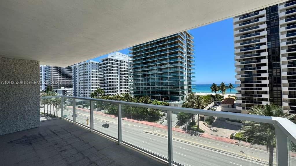 A12035386 — Miami Beach — 20