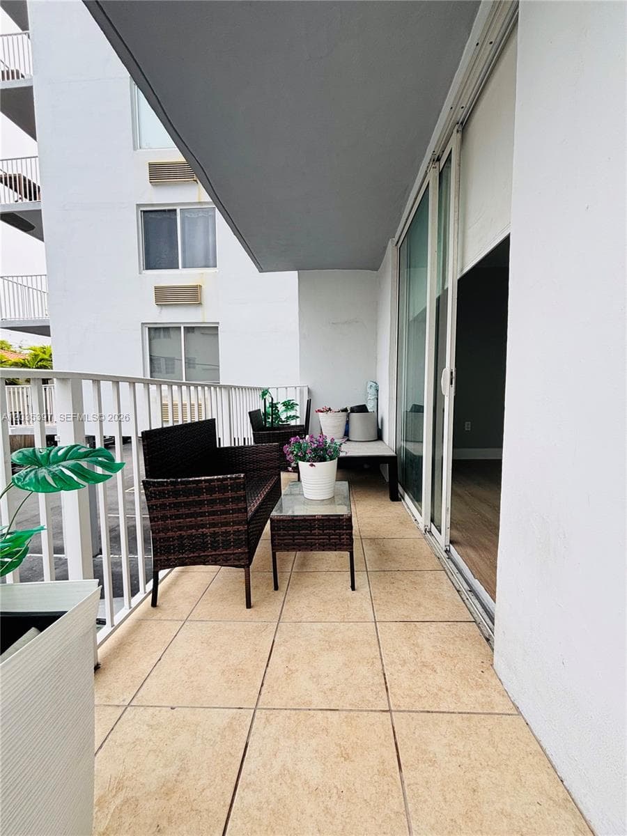 A12035397 — Miami Beach — 17