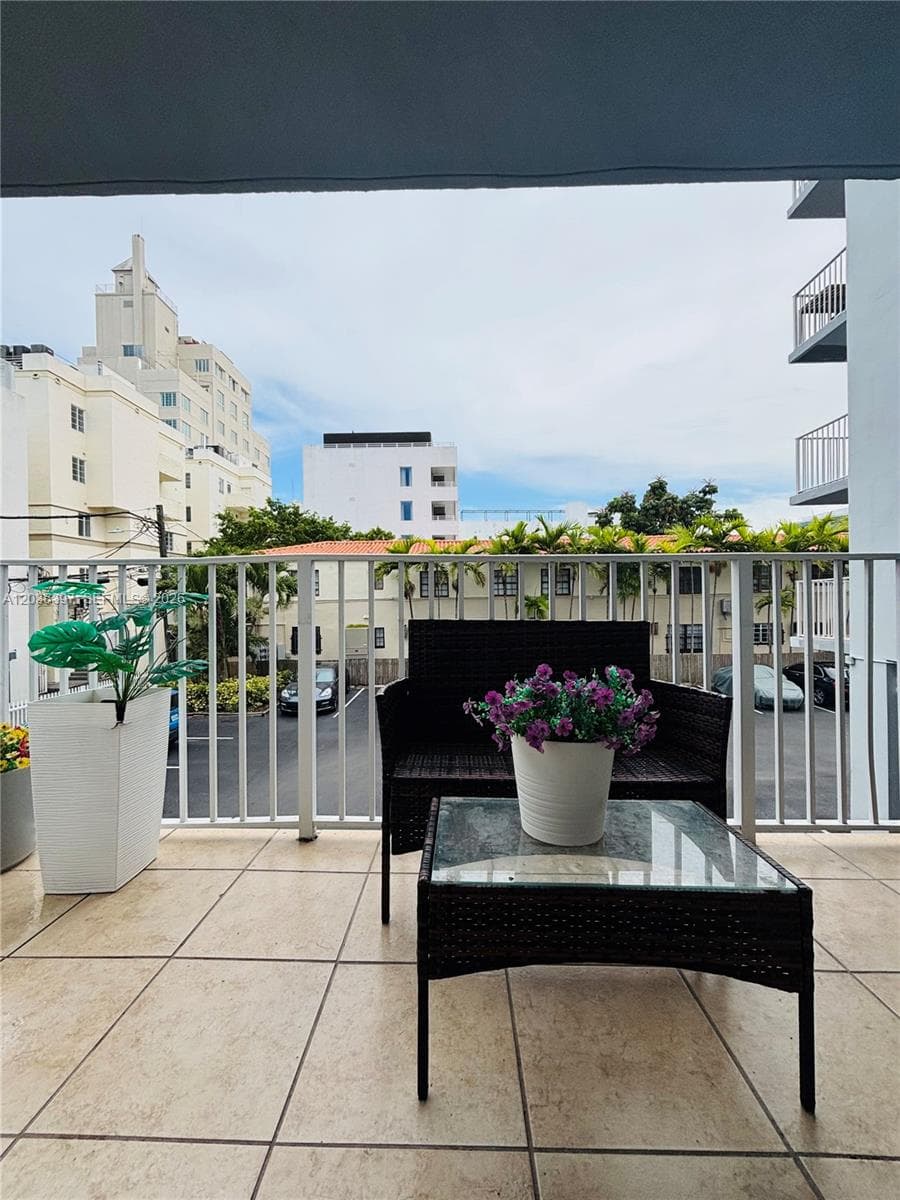 A12035397 — Miami Beach — 16