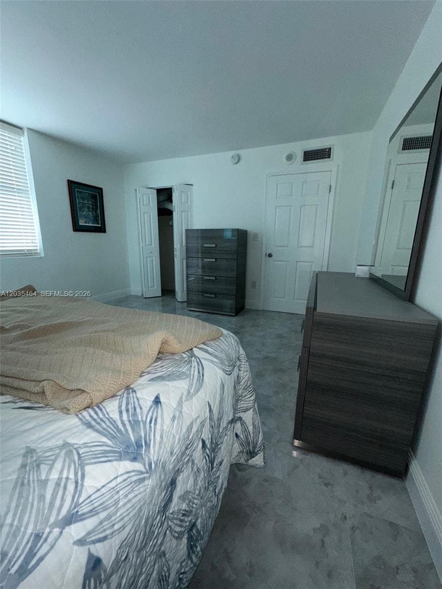 A12035464 — Miami Beach — 23