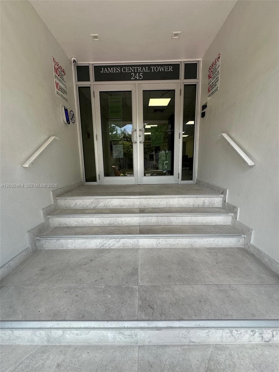 A12035464 — Miami Beach — 2
