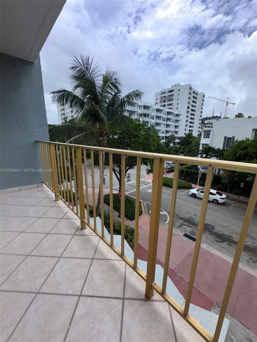 A12035464 — Miami Beach — 6