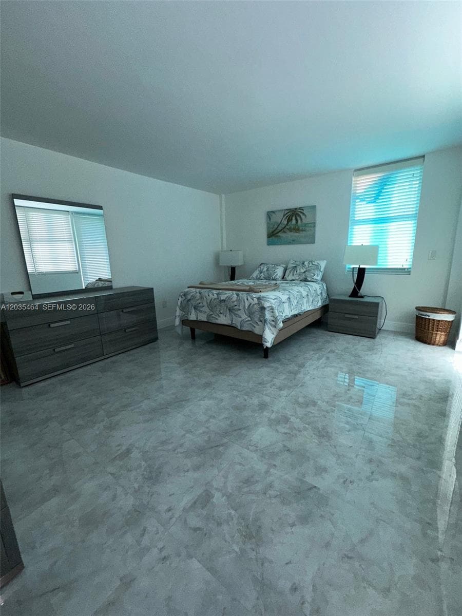 A12035464 — Miami Beach — 22