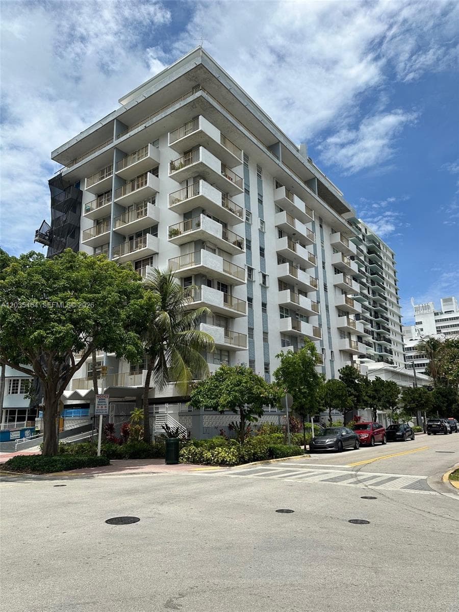 A12035464 — Miami Beach