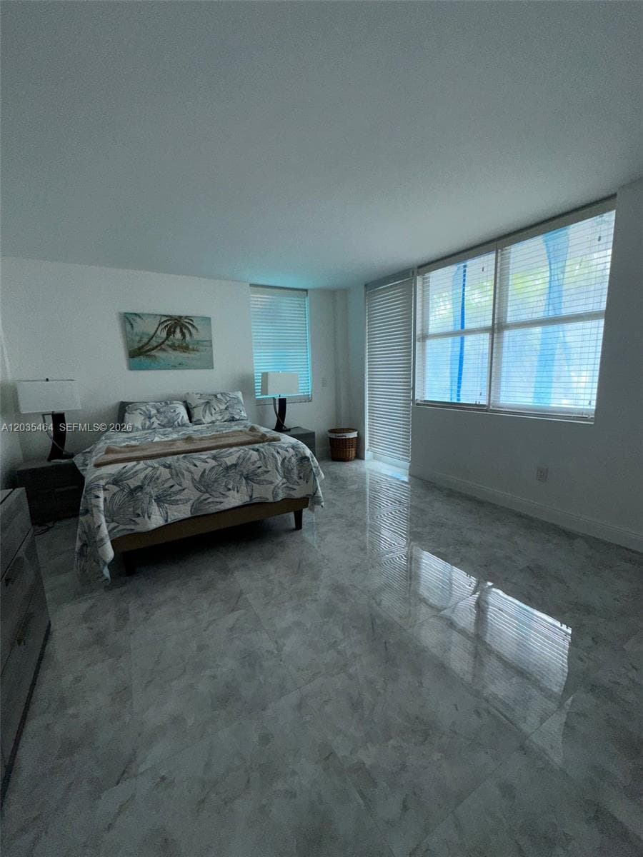 A12035464 — Miami Beach — 20
