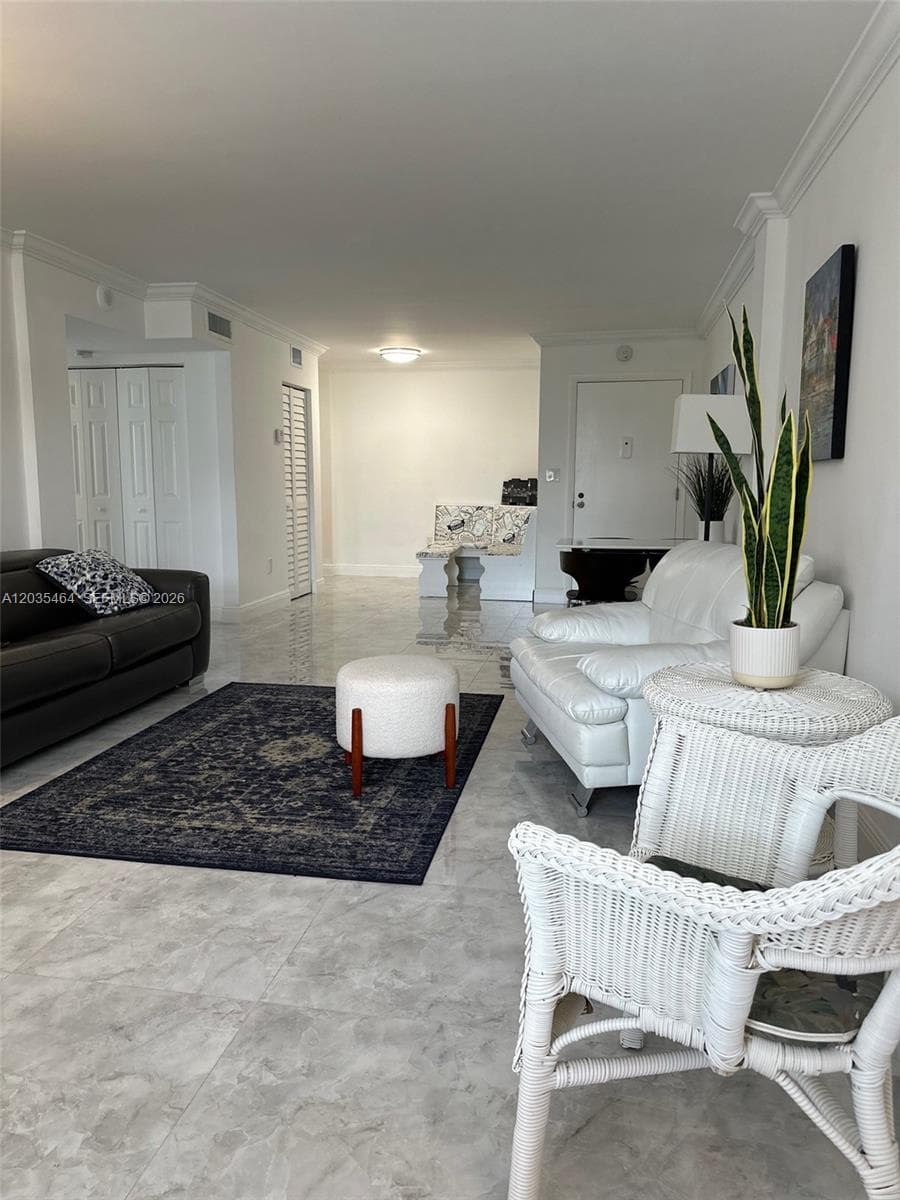 A12035464 — Miami Beach — 10