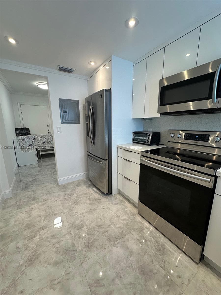 A12035464 — Miami Beach — 14