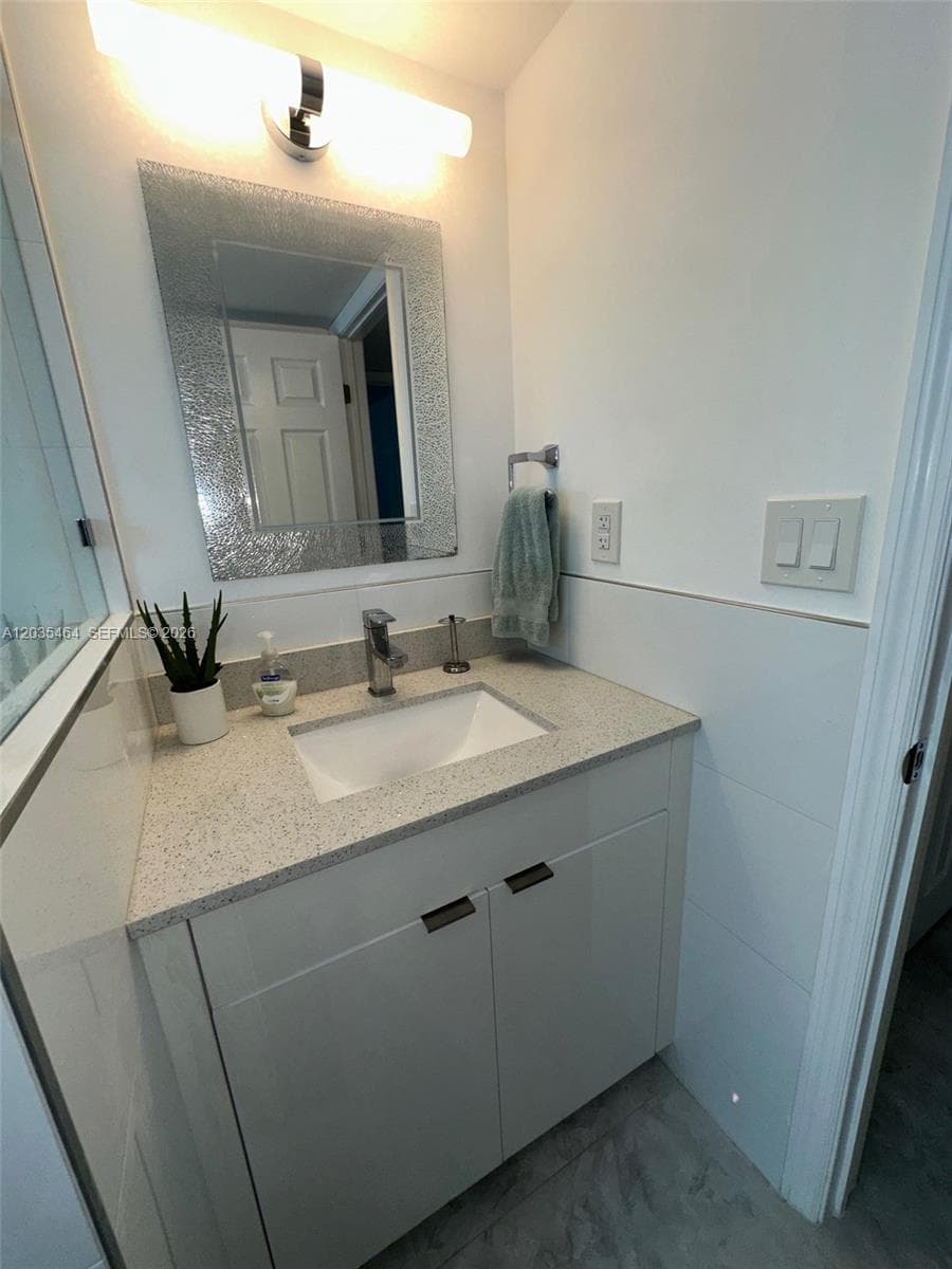 A12035464 — Miami Beach — 18