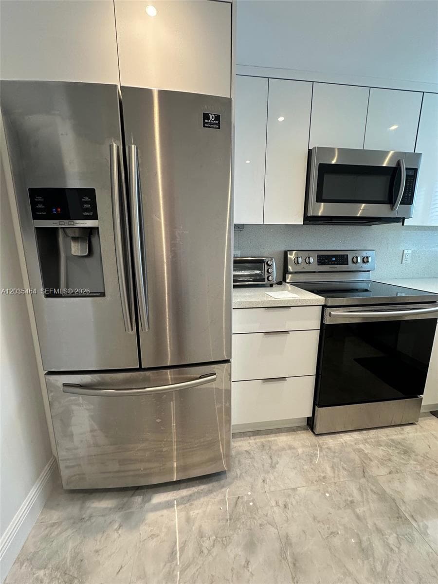 A12035464 — Miami Beach — 15