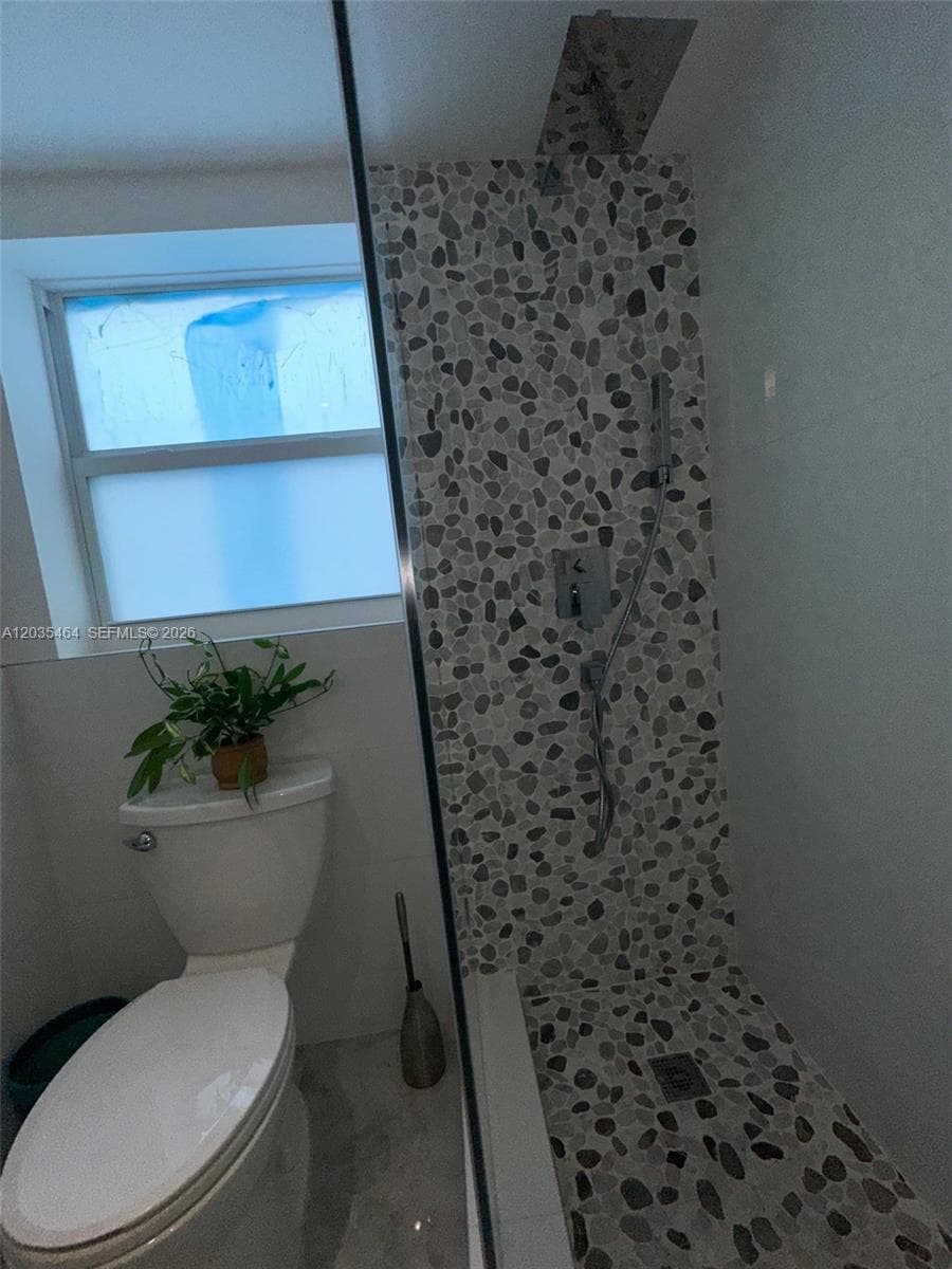 A12035464 — Miami Beach — 19