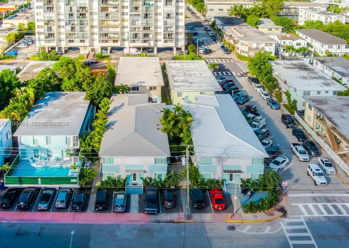 A12035469 — Miami Beach — 18