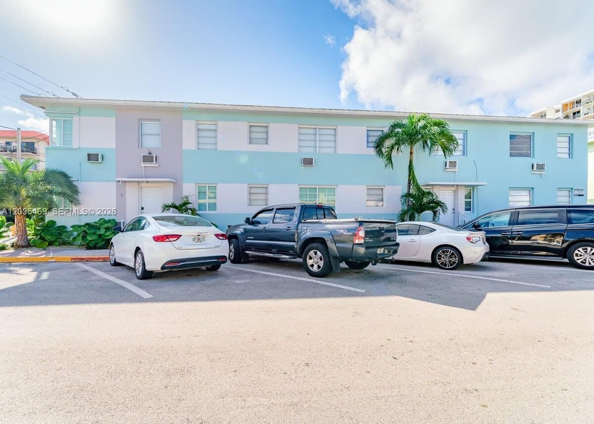 A12035469 — Miami Beach — 19