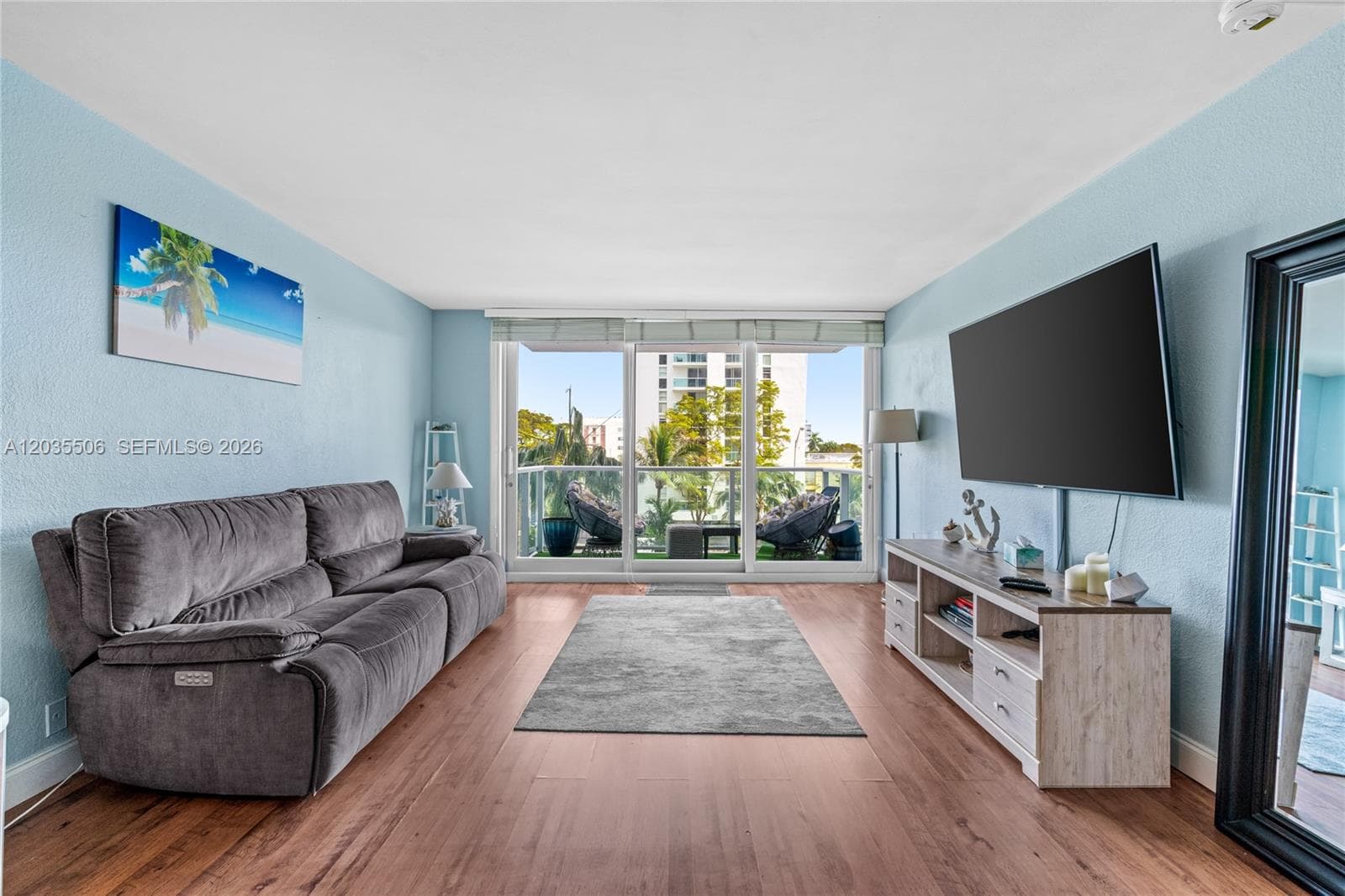 A12035506 — Miami Beach