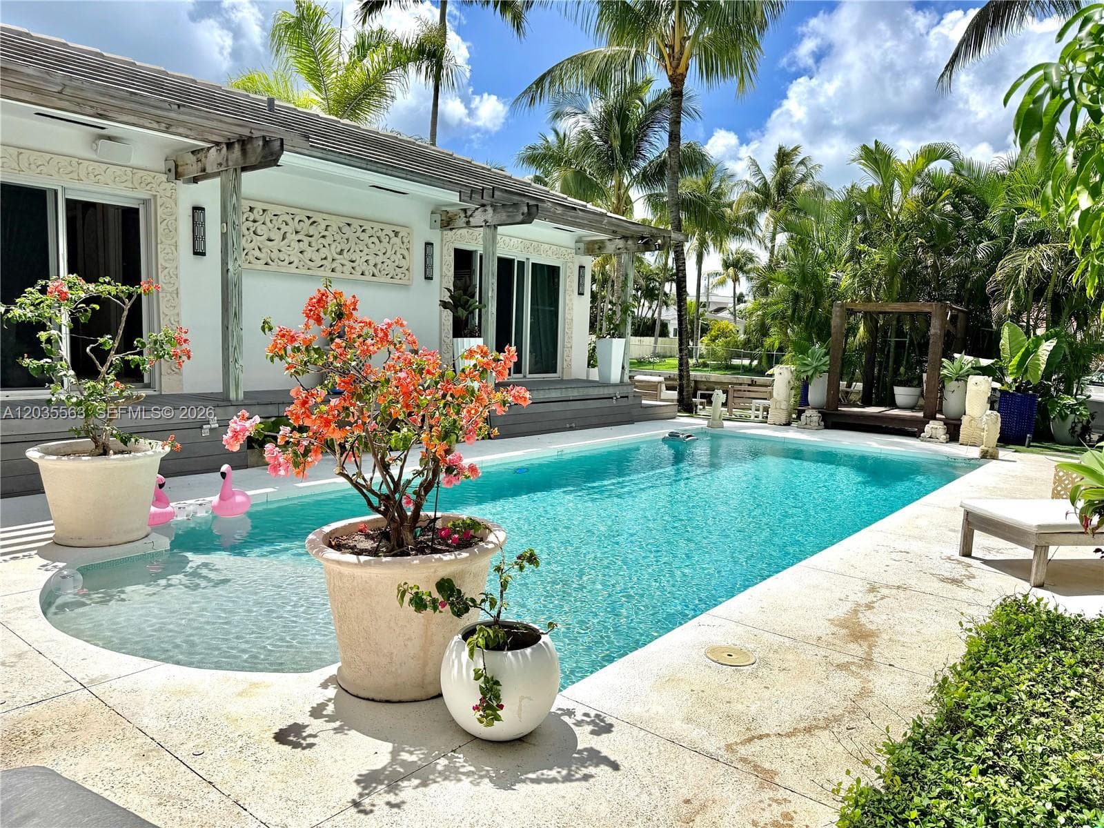 A12035563 — Miami Beach — 18