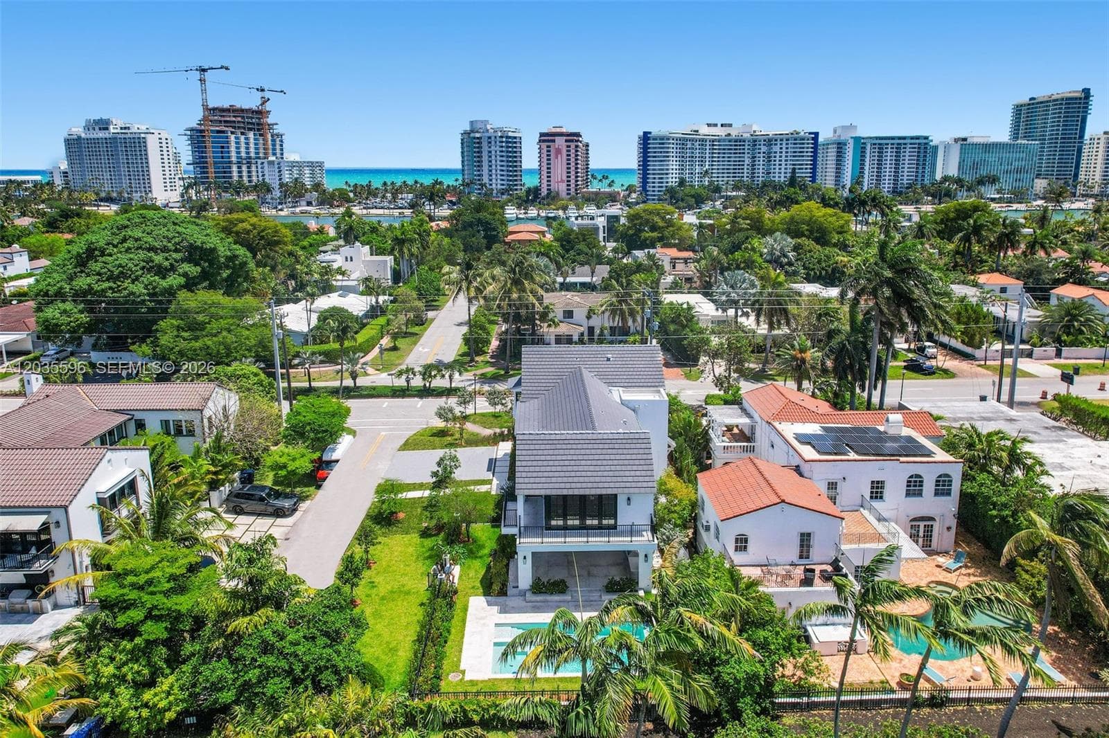 A12035596 — Miami Beach — 130